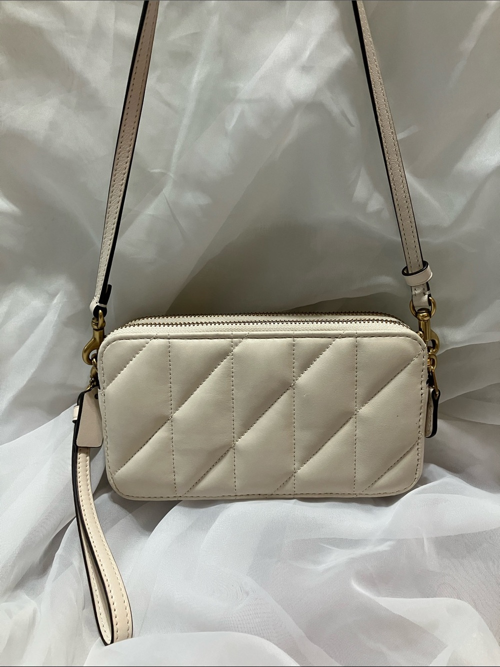 Kira Crossbody Pillow Quilting - Picture 2 of 15